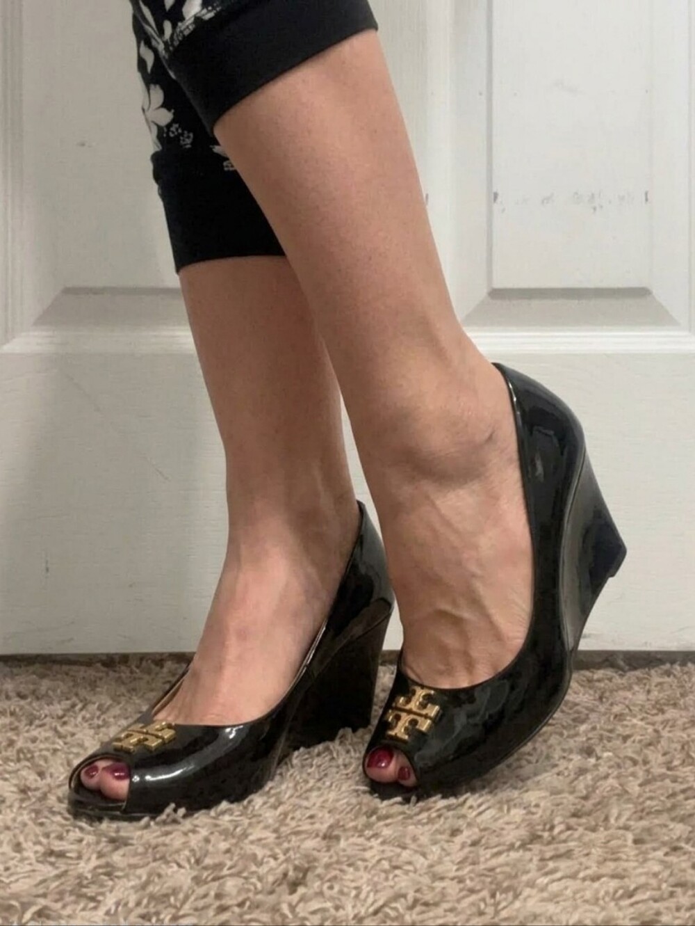 Tory Burch Jade Black Patent Peep Toe Wedges Heels Size 7.5